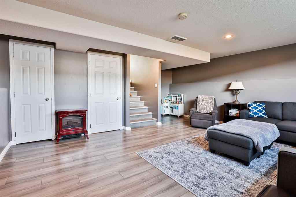 MLS&reg; # A2270673 - 455 Blackfoot Manor W in Indian Battle Heights Lethbridge, Residential Open Houses