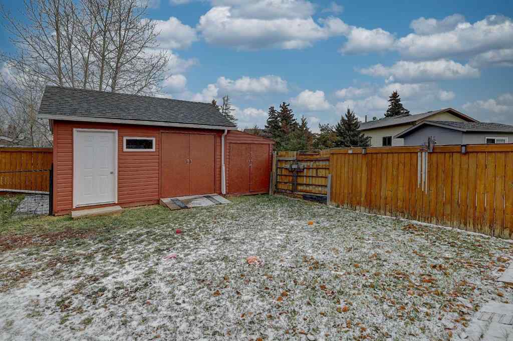 MLS&reg; # A2270681 - 722 Oak Drive  in NONE Beaverlodge, Residential Open Houses
