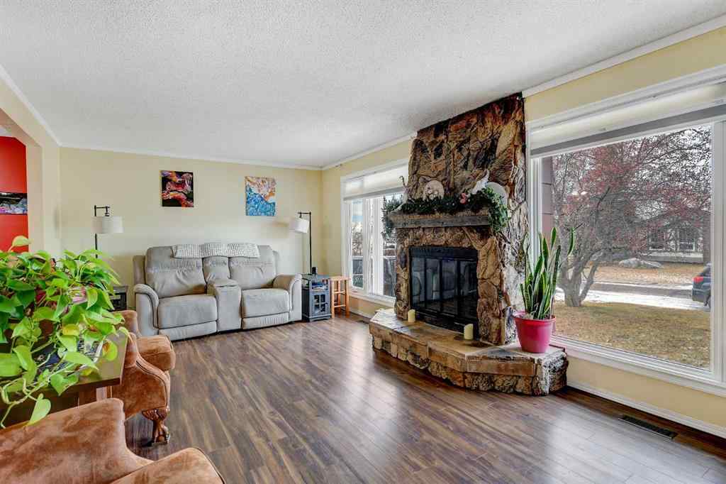 MLS&reg; # A2270681 - 722 Oak Drive  in NONE Beaverlodge, Residential Open Houses