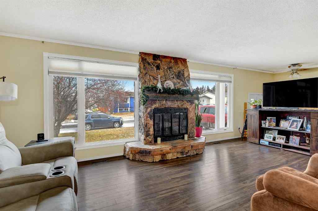 MLS&reg; # A2270681 - 722 Oak Drive  in NONE Beaverlodge, Residential Open Houses