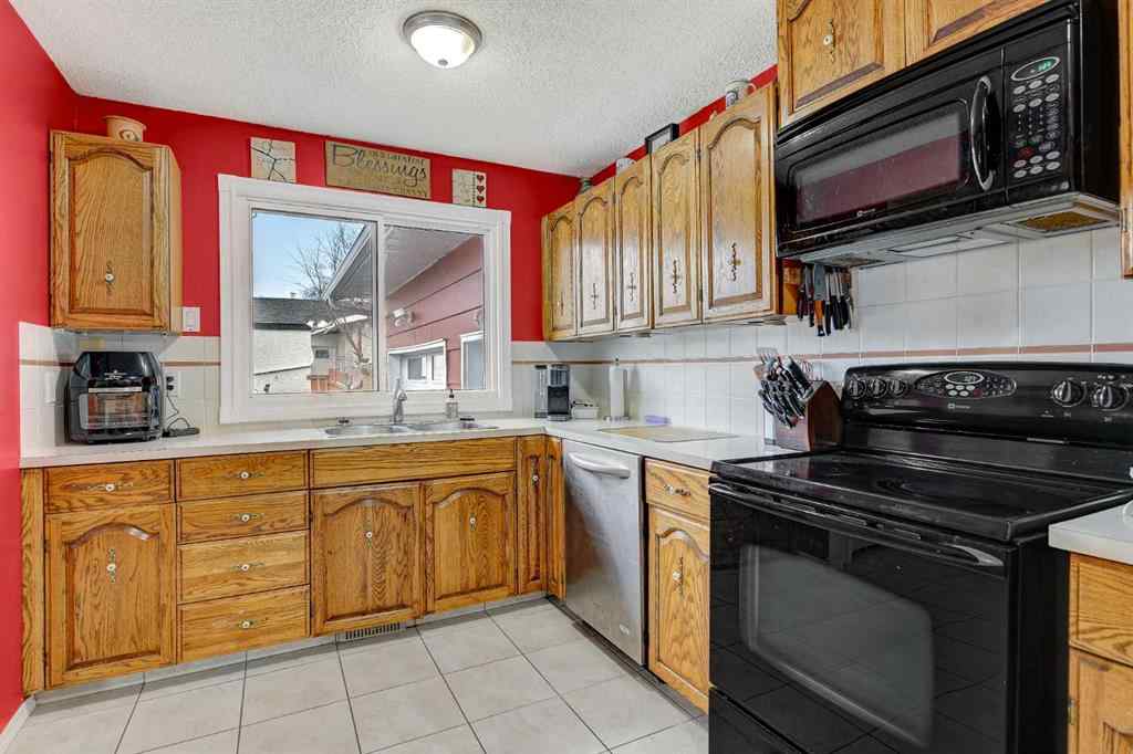 MLS&reg; # A2270681 - 722 Oak Drive  in NONE Beaverlodge, Residential Open Houses