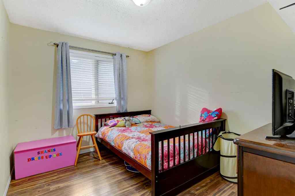 MLS&reg; # A2270681 - 722 Oak Drive  in NONE Beaverlodge, Residential Open Houses