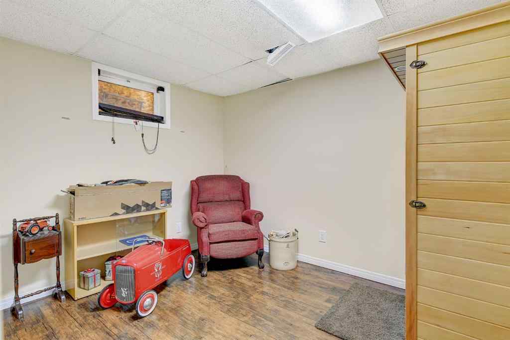 MLS&reg; # A2270681 - 722 Oak Drive  in NONE Beaverlodge, Residential Open Houses