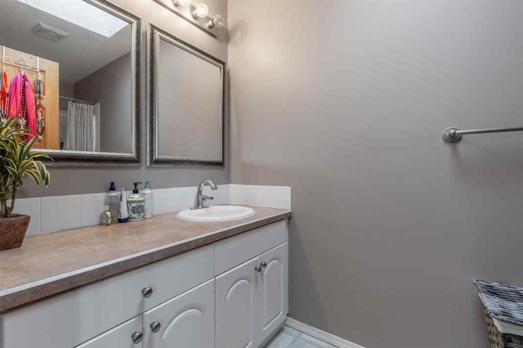 MLS&reg; # A2270687 - 583 8 Avenue W in NONE Cardston, Residential Open Houses