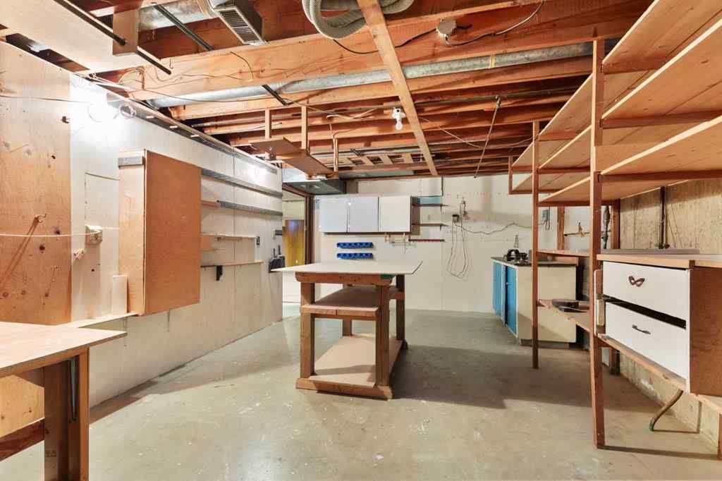 MLS&reg; # A2270693 - 898 13 Street NE in Northeast Crescent Heights Medicine Hat, Residential Open Houses