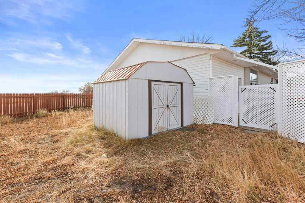 MLS&reg; # A2270693 - 898 13 Street NE in Northeast Crescent Heights Medicine Hat, Residential Open Houses