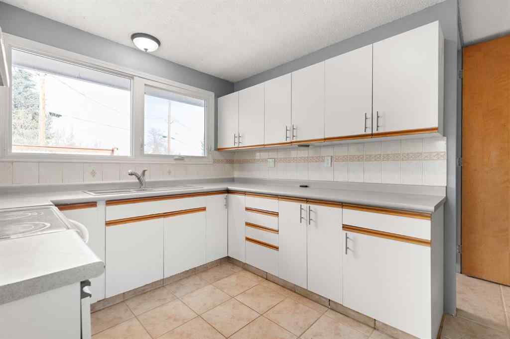 MLS&reg; # A2270693 - 898 13 Street NE in Northeast Crescent Heights Medicine Hat, Residential Open Houses