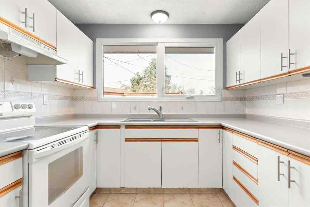 MLS&reg; # A2270693 - 898 13 Street NE in Northeast Crescent Heights Medicine Hat, Residential Open Houses