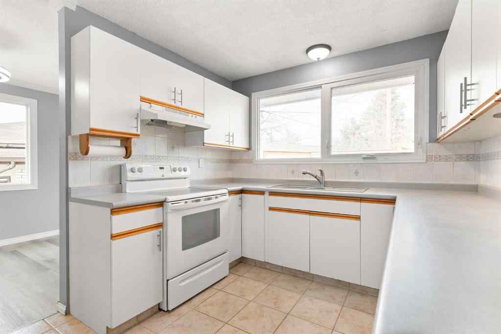 MLS&reg; # A2270693 - 898 13 Street NE in Northeast Crescent Heights Medicine Hat, Residential Open Houses