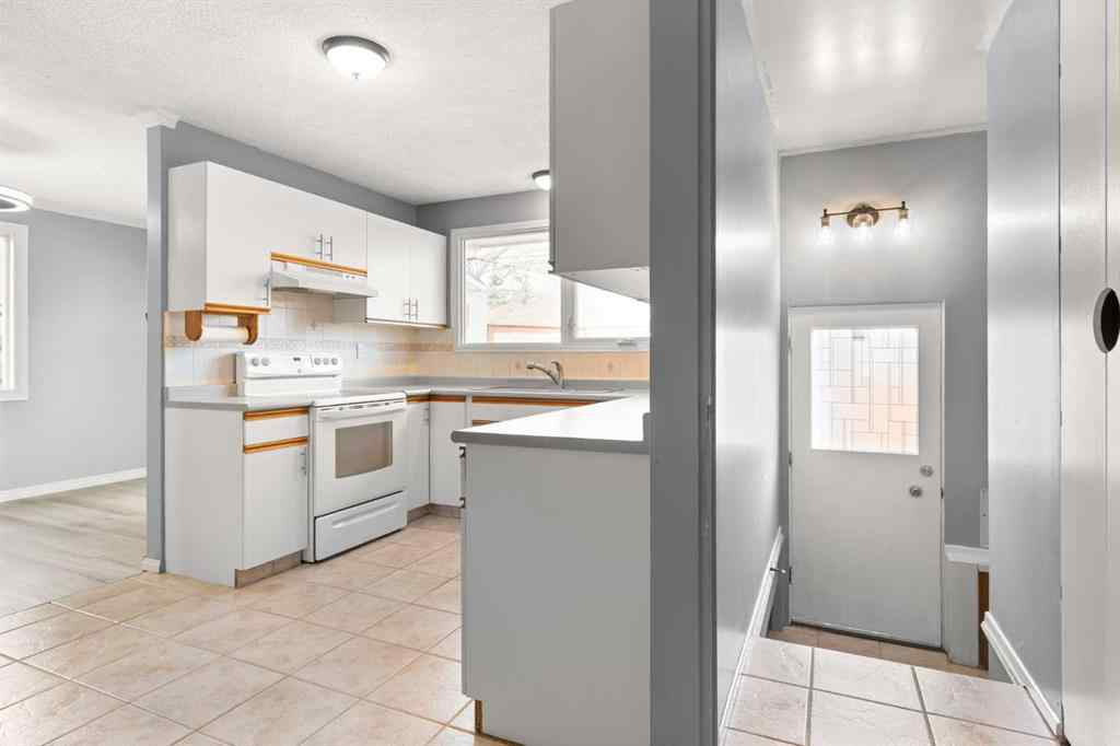 MLS&reg; # A2270693 - 898 13 Street NE in Northeast Crescent Heights Medicine Hat, Residential Open Houses