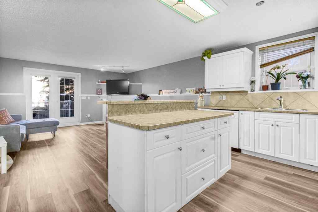 MLS&reg; # A2270701 - Unit #102 139 26 Avenue NW in Tuxedo Park Calgary, Residential Open Houses