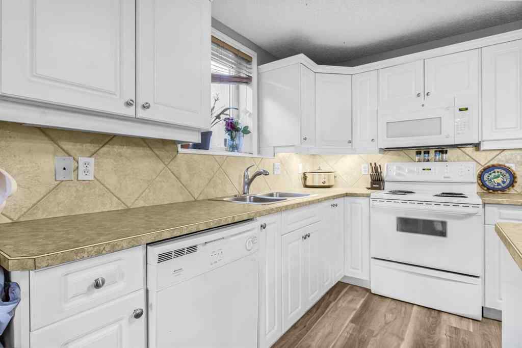 MLS&reg; # A2270701 - Unit #102 139 26 Avenue NW in Tuxedo Park Calgary, Residential Open Houses