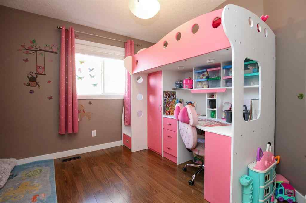 MLS&reg; # A2270715 - 5825 Panorama Drive  in Panorama Estates Blackfalds, Residential Open Houses