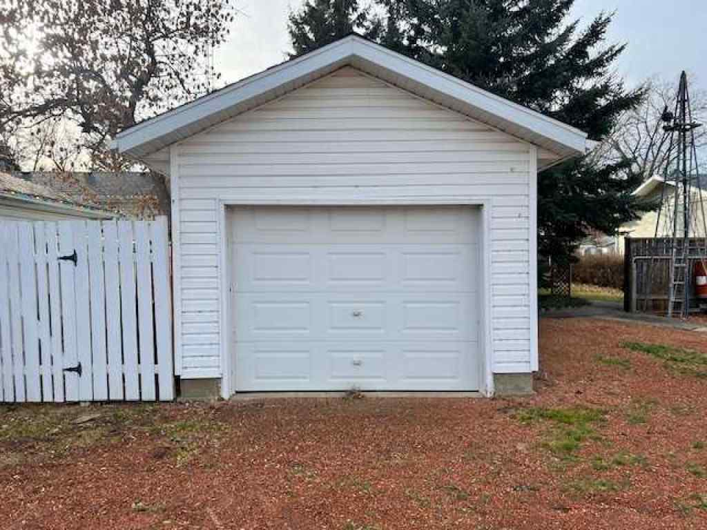 MLS&reg; # A2270717 - 4913 47 Avenue  in Forestburg Forestburg, Residential Open Houses