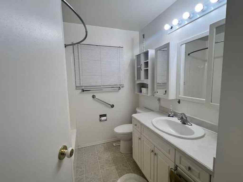 MLS&reg; # A2270717 - 4913 47 Avenue  in Forestburg Forestburg, Residential Open Houses