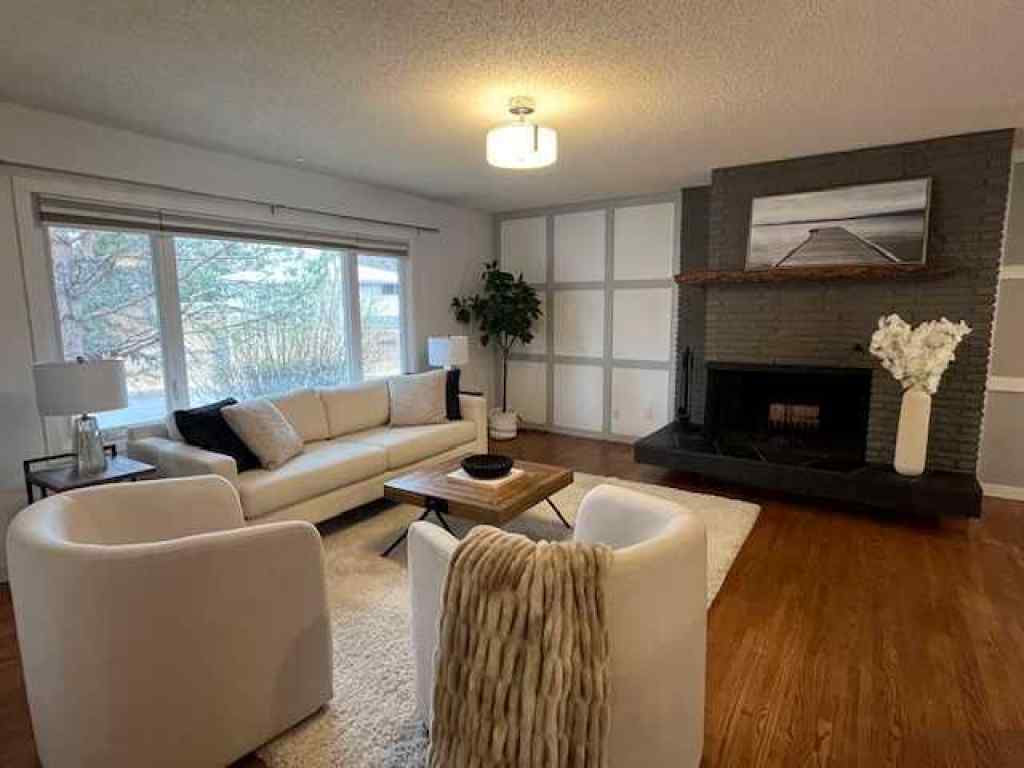 MLS® A2270743 - 3251 Bearspaw Drive NW in Brentwood Calgary, Residential