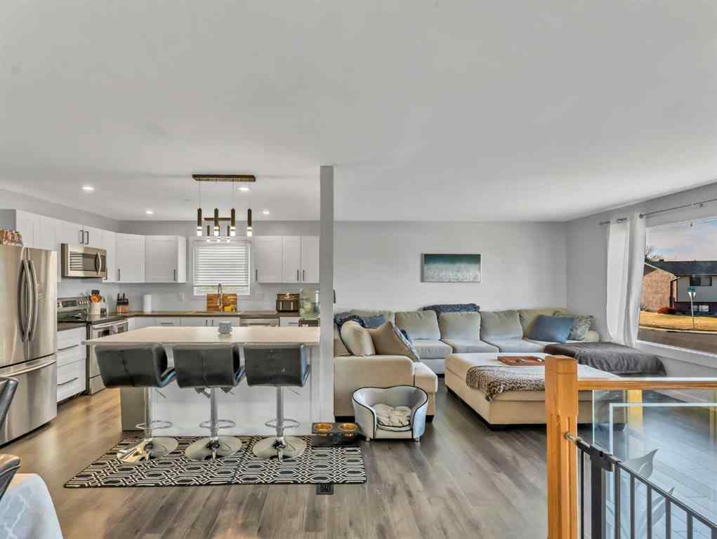 MLS&reg; # A2270796 - 25 Rossmere Avenue SE in Ross Glen Medicine Hat, Residential Open Houses