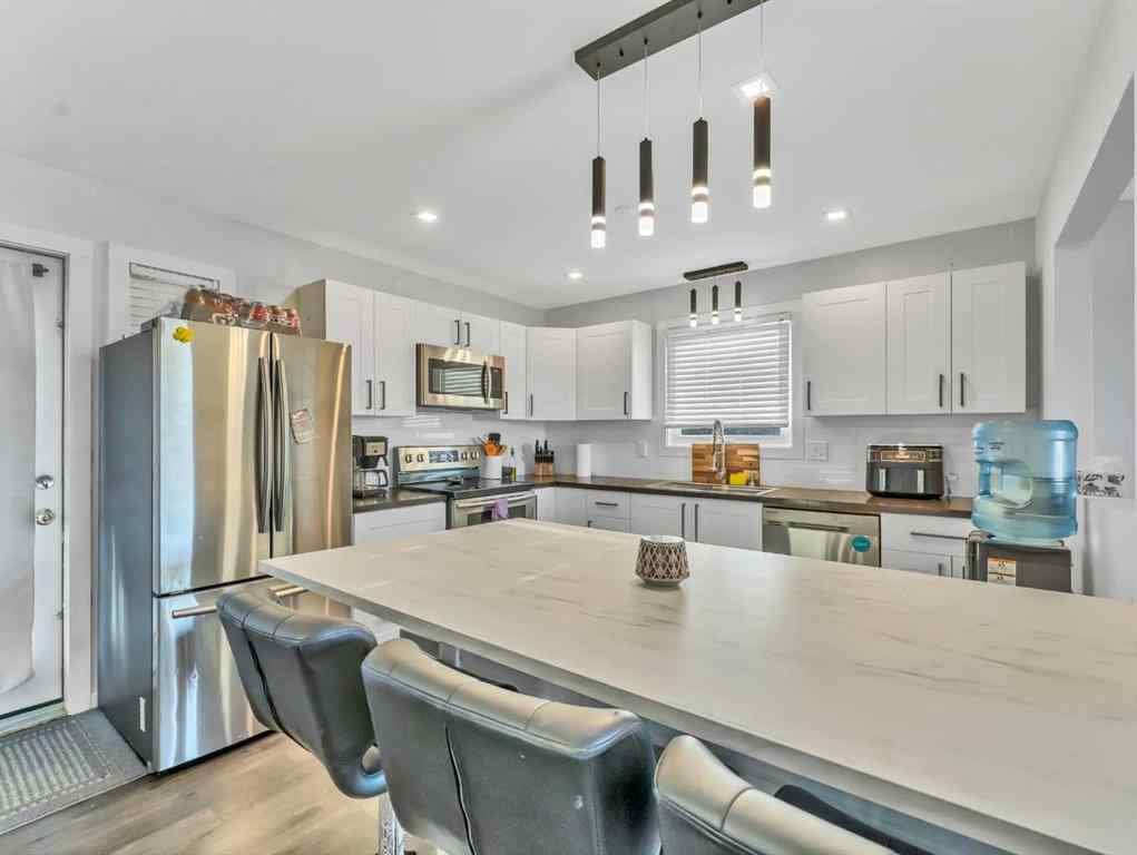 MLS&reg; # A2270796 - 25 Rossmere Avenue SE in Ross Glen Medicine Hat, Residential Open Houses