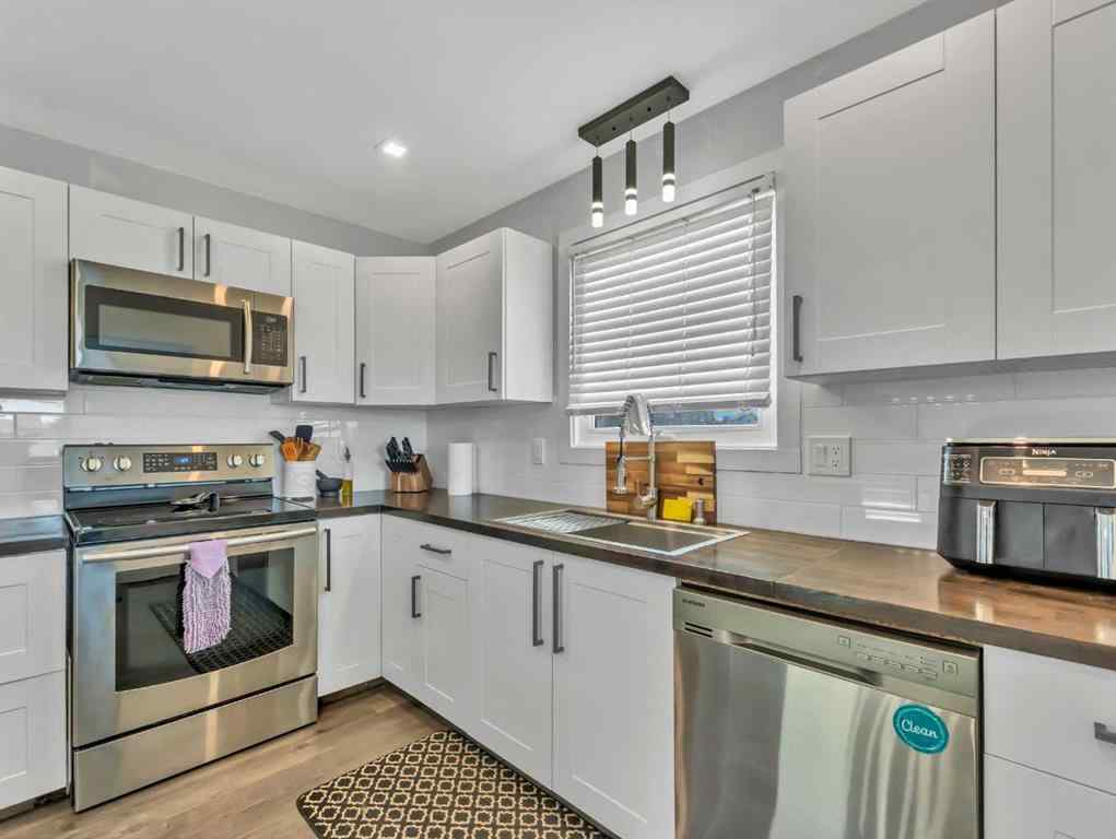 MLS&reg; # A2270796 - 25 Rossmere Avenue SE in Ross Glen Medicine Hat, Residential Open Houses