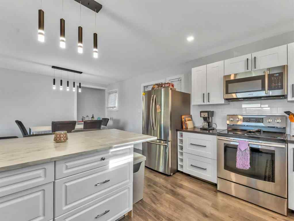 MLS&reg; # A2270796 - 25 Rossmere Avenue SE in Ross Glen Medicine Hat, Residential Open Houses