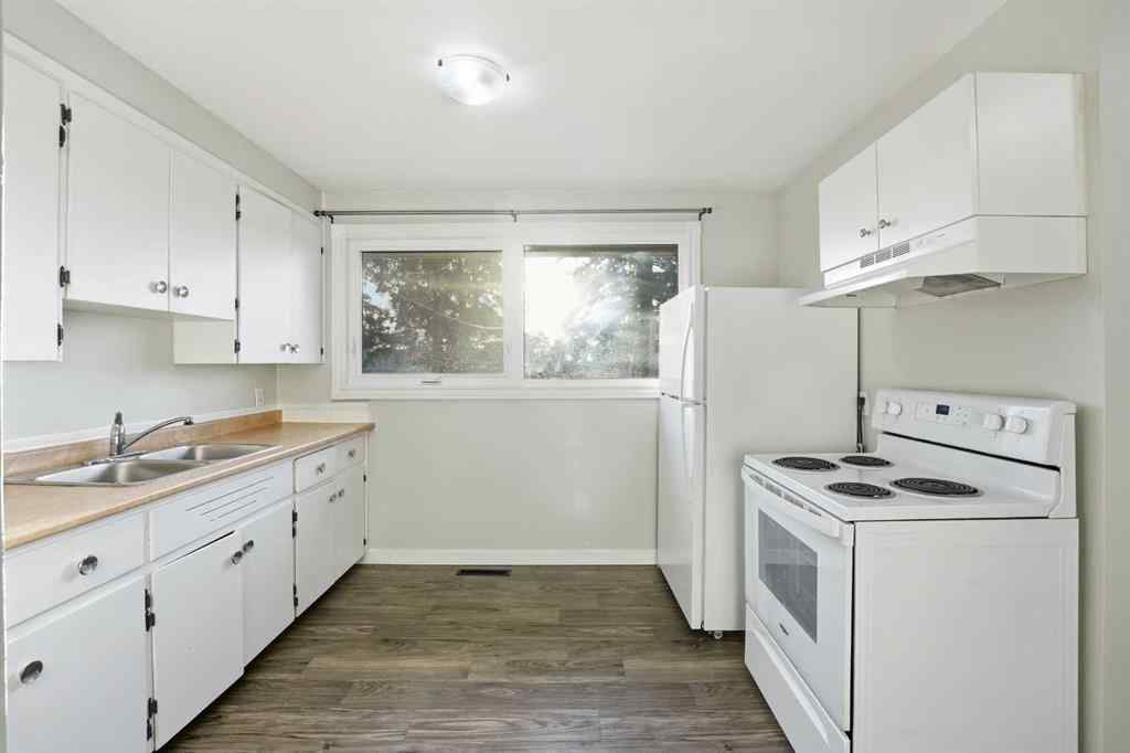 MLS&reg; # A2270811 - 5833 41 Street Crescent  in West Park Red Deer, Residential Open Houses