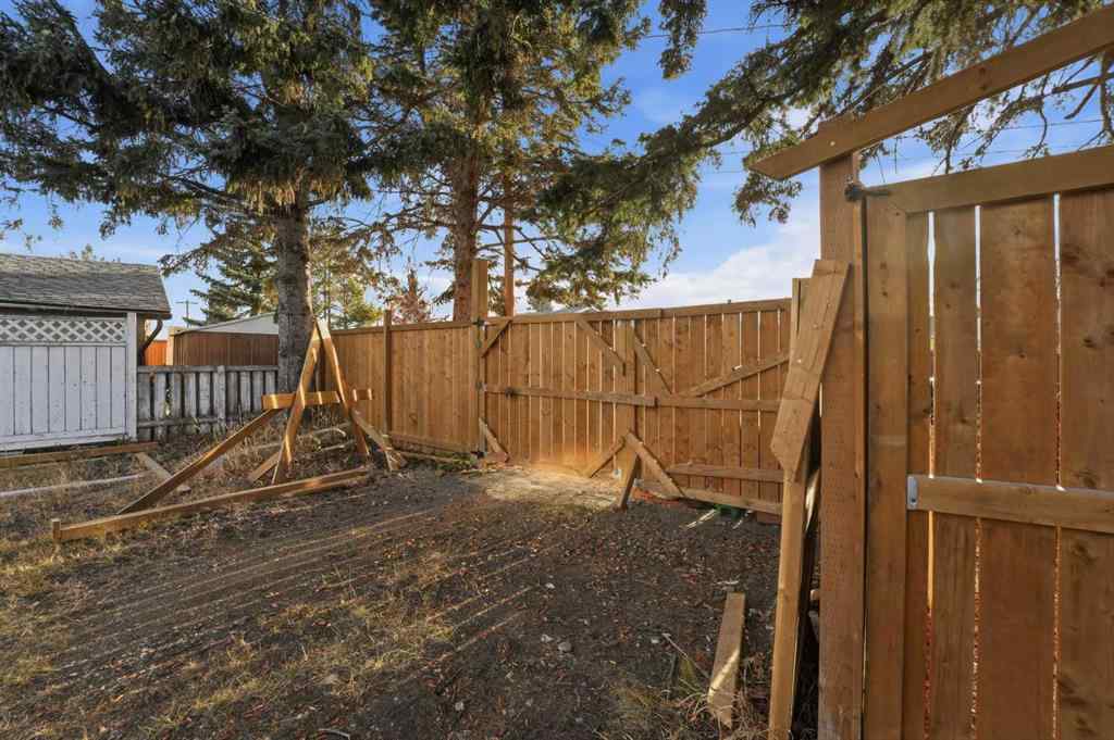 MLS&reg; # A2270811 - 5833 41 Street Crescent  in West Park Red Deer, Residential Open Houses