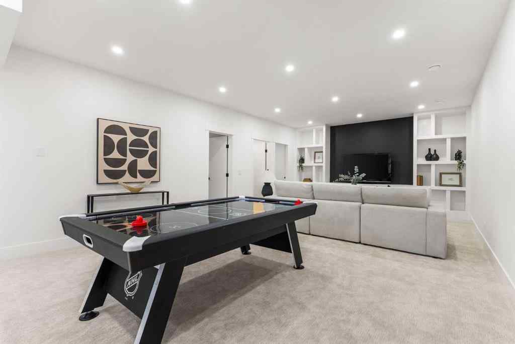 MLS® A2270822 - 725 18 Avenue NW in Mount Pleasant Calgary, Residential