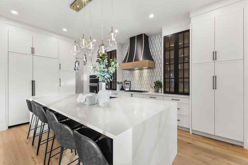 MLS® A2270822 - 725 18 Avenue NW in Mount Pleasant Calgary, Residential