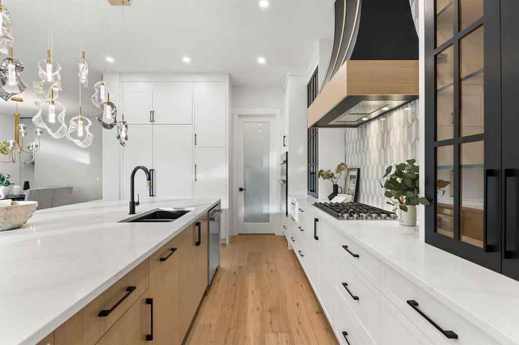 MLS® A2270822 - 725 18 Avenue NW in Mount Pleasant Calgary, Residential