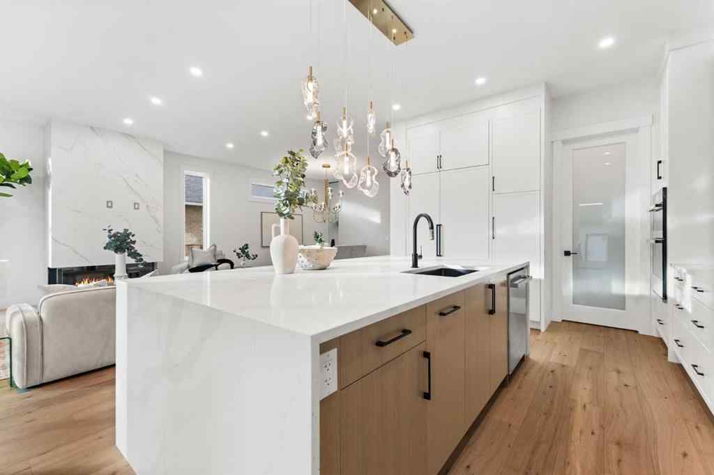 MLS® A2270822 - 725 18 Avenue NW in Mount Pleasant Calgary, Residential