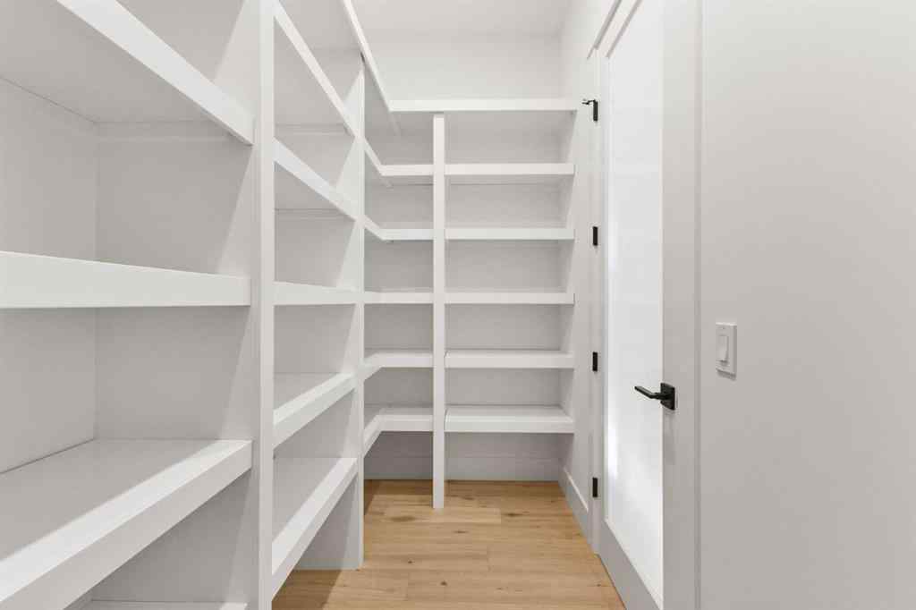 MLS® A2270822 - 725 18 Avenue NW in Mount Pleasant Calgary, Residential