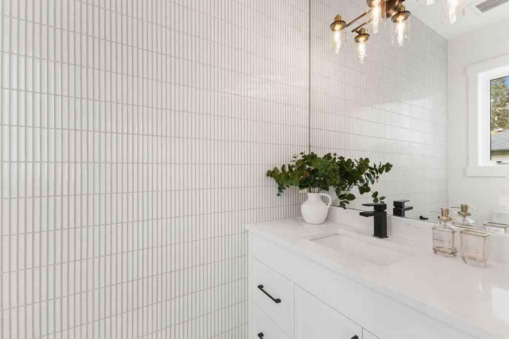 MLS® A2270822 - 725 18 Avenue NW in Mount Pleasant Calgary, Residential