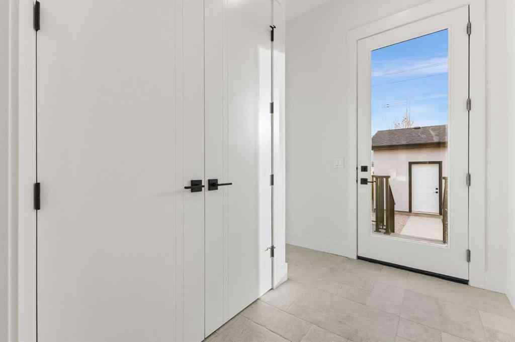 MLS® A2270822 - 725 18 Avenue NW in Mount Pleasant Calgary, Residential