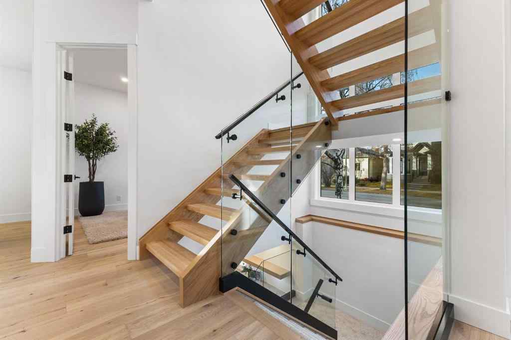 MLS® A2270822 - 725 18 Avenue NW in Mount Pleasant Calgary, Residential