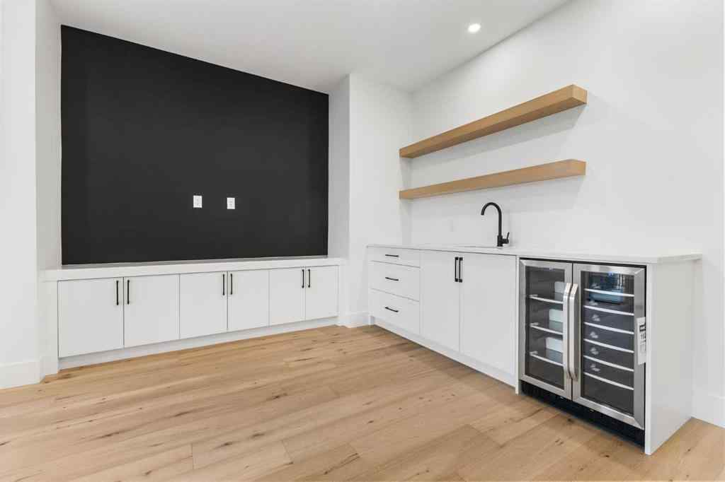 MLS® A2270822 - 725 18 Avenue NW in Mount Pleasant Calgary, Residential