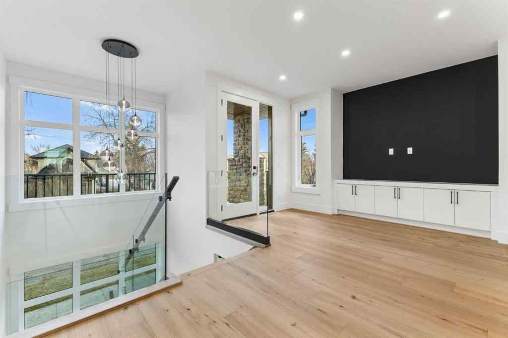 MLS® A2270822 - 725 18 Avenue NW in Mount Pleasant Calgary, Residential