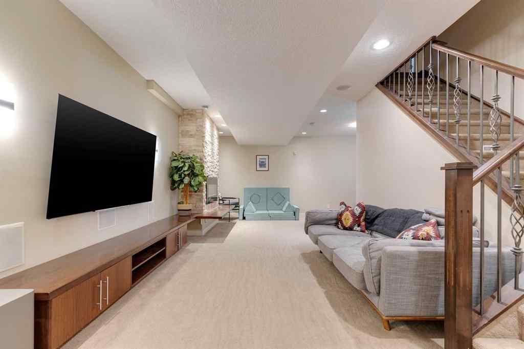 MLS® A2270831 - 722 53 Avenue SW in Windsor Park Calgary, Residential