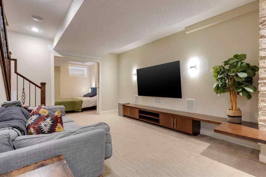 MLS® A2270831 - 722 53 Avenue SW in Windsor Park Calgary, Residential