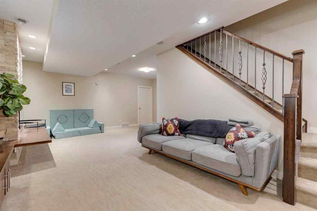 MLS® A2270831 - 722 53 Avenue SW in Windsor Park Calgary, Residential