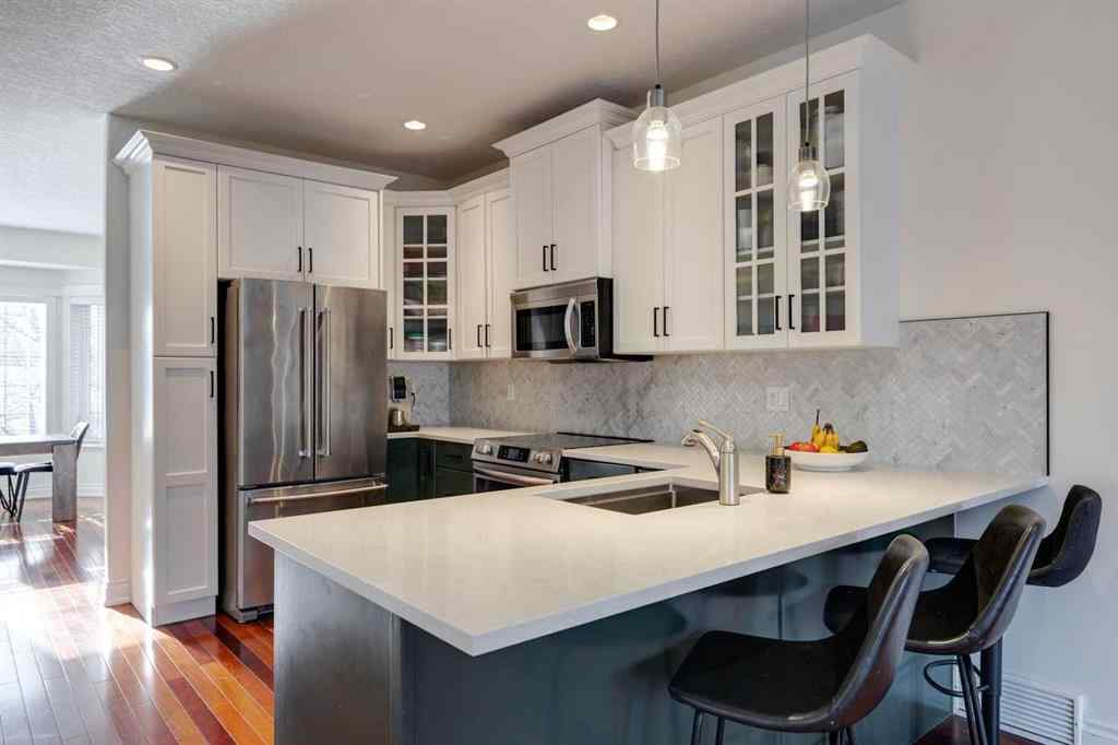 MLS® A2270831 - 722 53 Avenue SW in Windsor Park Calgary, Residential