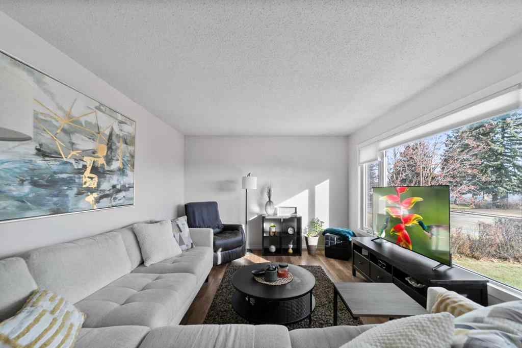 MLS&reg; # A2270925 - 5002 46 Street  in Daysland Daysland, Residential Open Houses