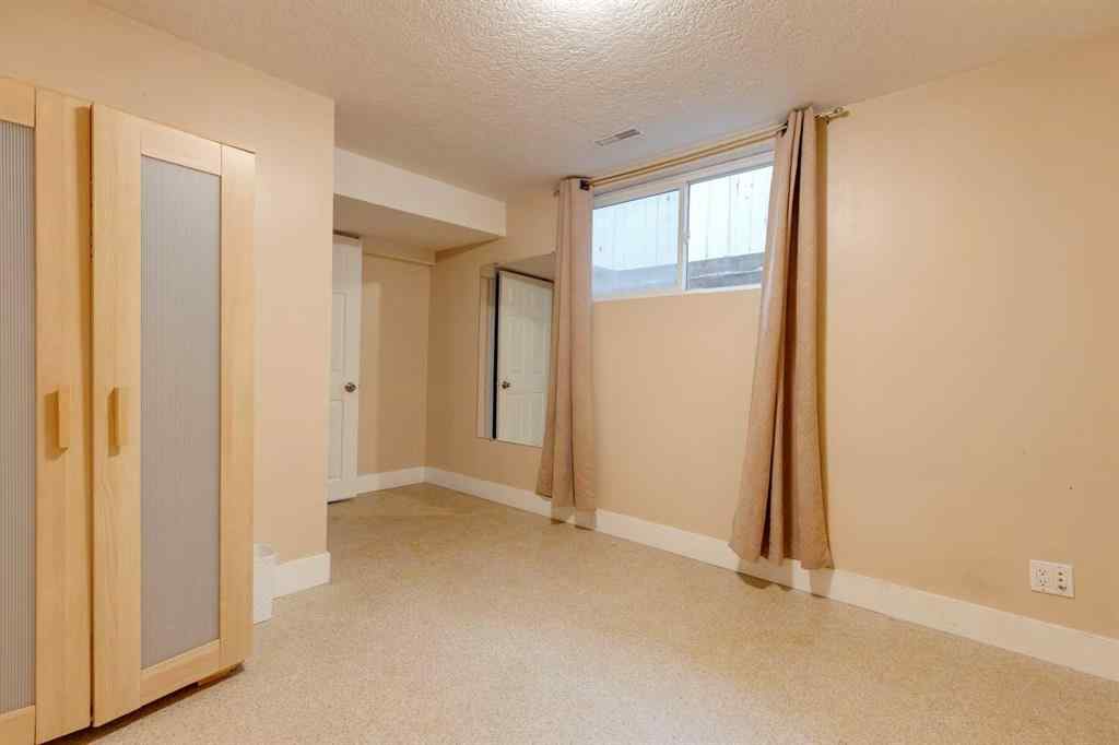 MLS&reg; # A2270960 - 2647 Charlebois Drive NW in Charleswood Calgary, Residential Open Houses