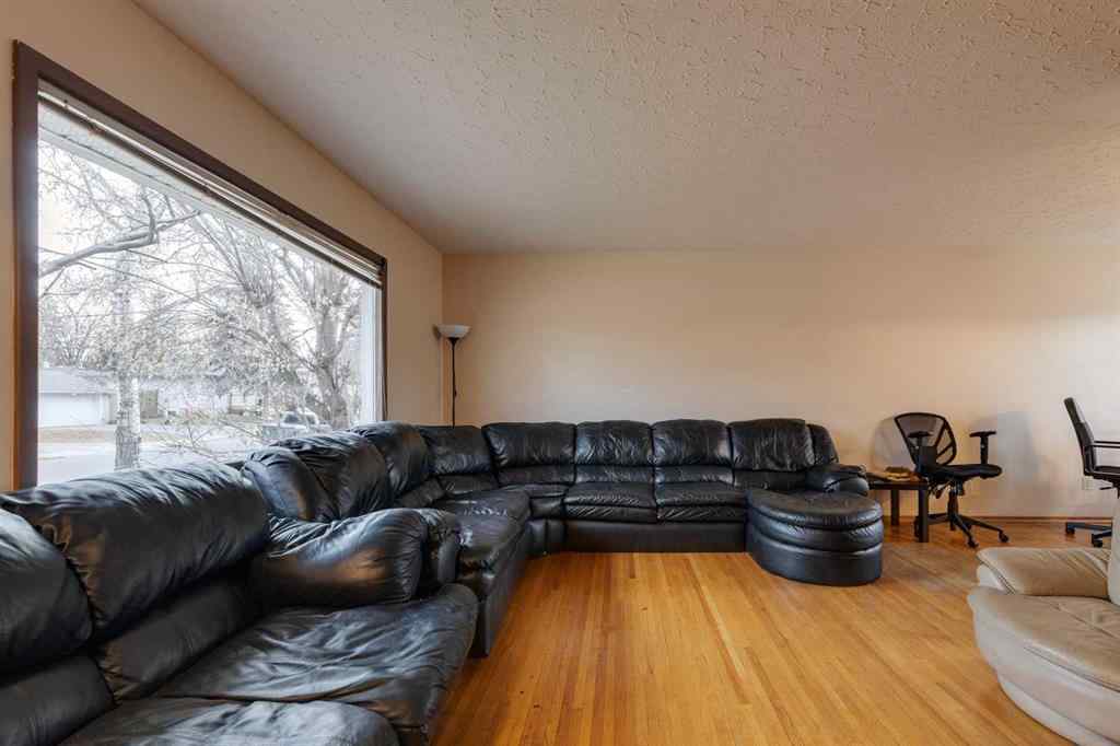 MLS&reg; # A2270960 - 2647 Charlebois Drive NW in Charleswood Calgary, Residential Open Houses