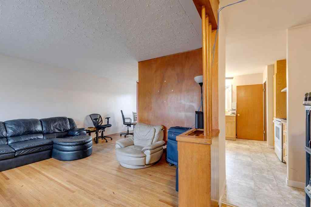 MLS&reg; # A2270960 - 2647 Charlebois Drive NW in Charleswood Calgary, Residential Open Houses