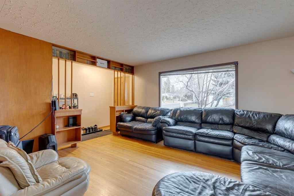 MLS&reg; # A2270960 - 2647 Charlebois Drive NW in Charleswood Calgary, Residential Open Houses