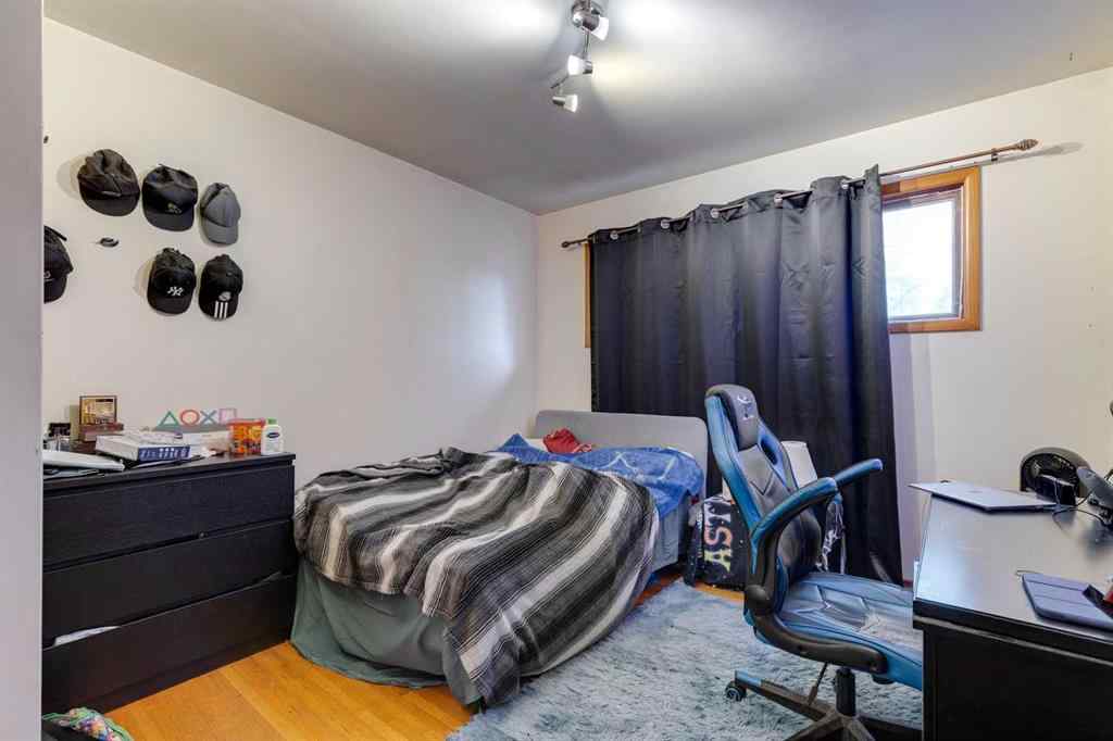 MLS&reg; # A2270960 - 2647 Charlebois Drive NW in Charleswood Calgary, Residential Open Houses