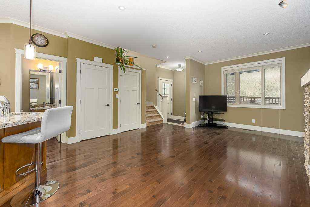 MLS® # A2270967 - Unit #2 126 27 Avenue NW in Tuxedo Park Calgary, Residential Open Houses