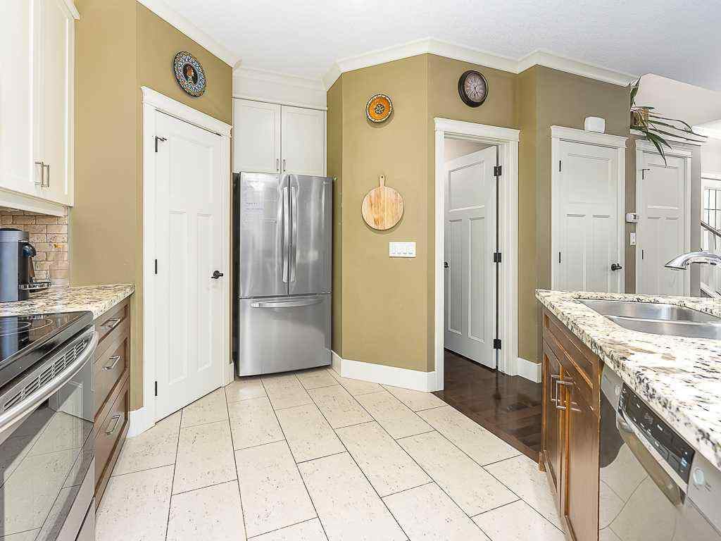 MLS® # A2270967 - Unit #2 126 27 Avenue NW in Tuxedo Park Calgary, Residential Open Houses