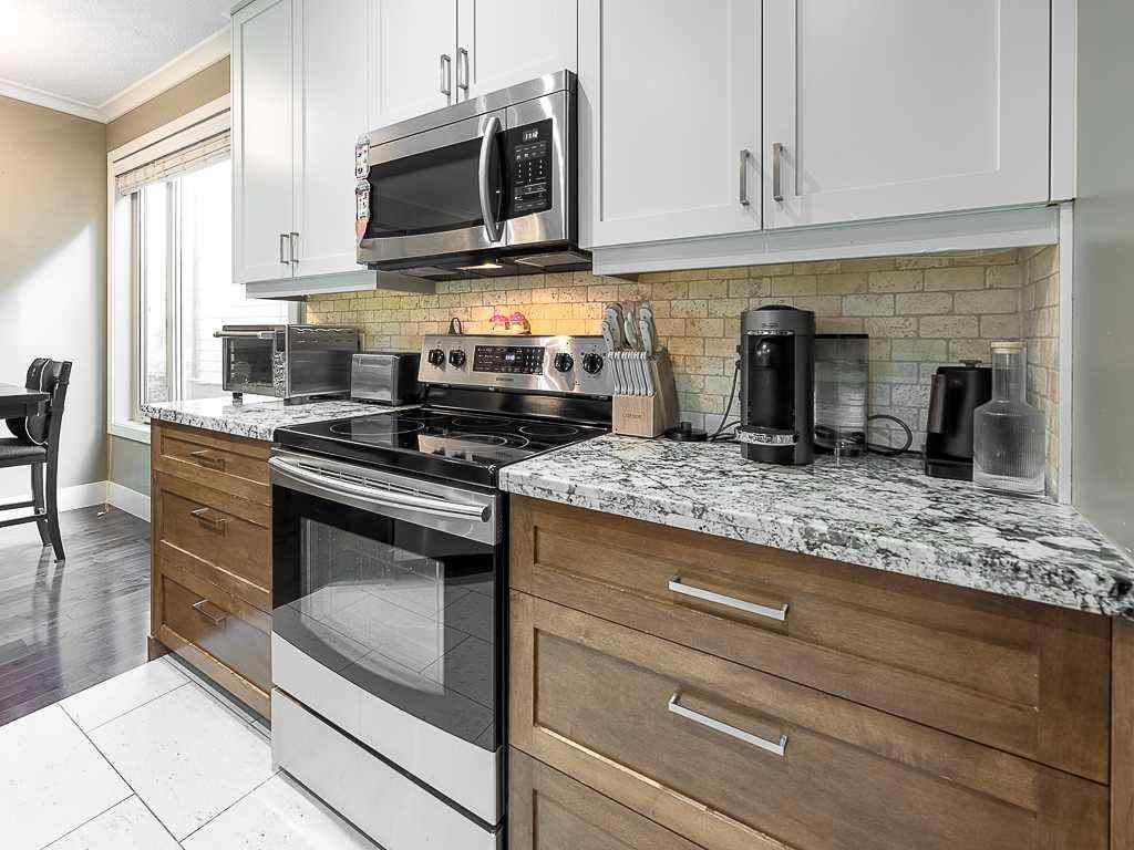 MLS® # A2270967 - Unit #2 126 27 Avenue NW in Tuxedo Park Calgary, Residential Open Houses