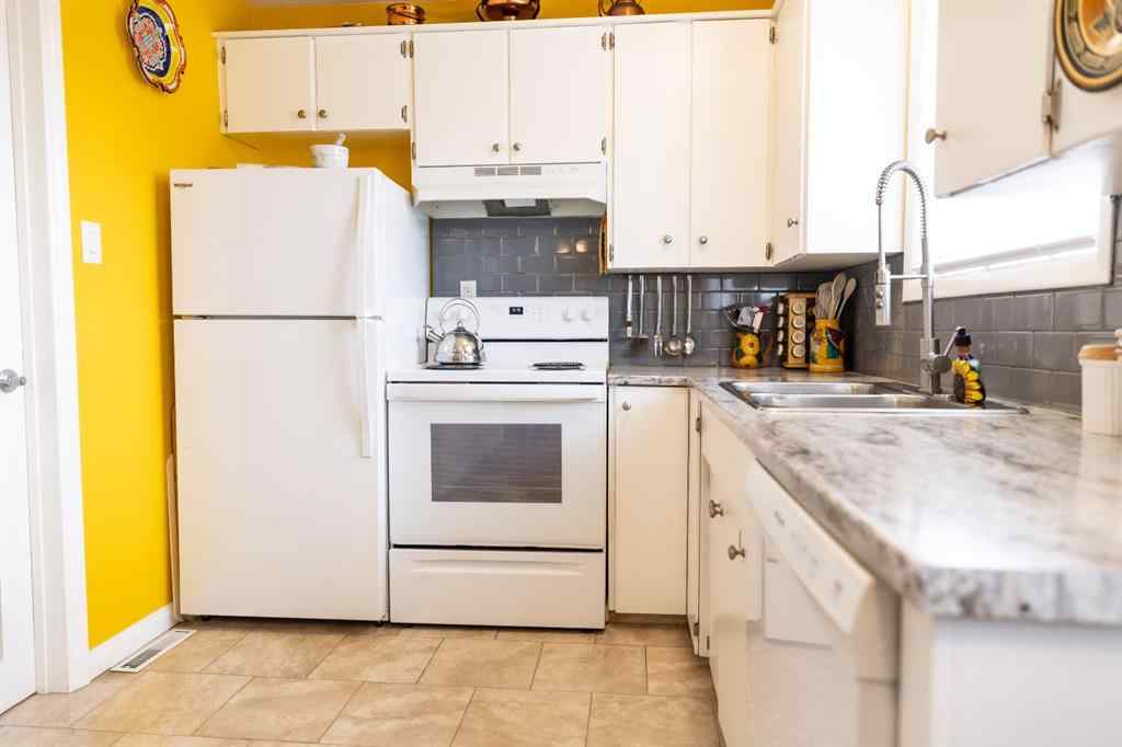 MLS&reg; # A2270968 - 40 Fern Road  in Fairview Red Deer, Residential Open Houses